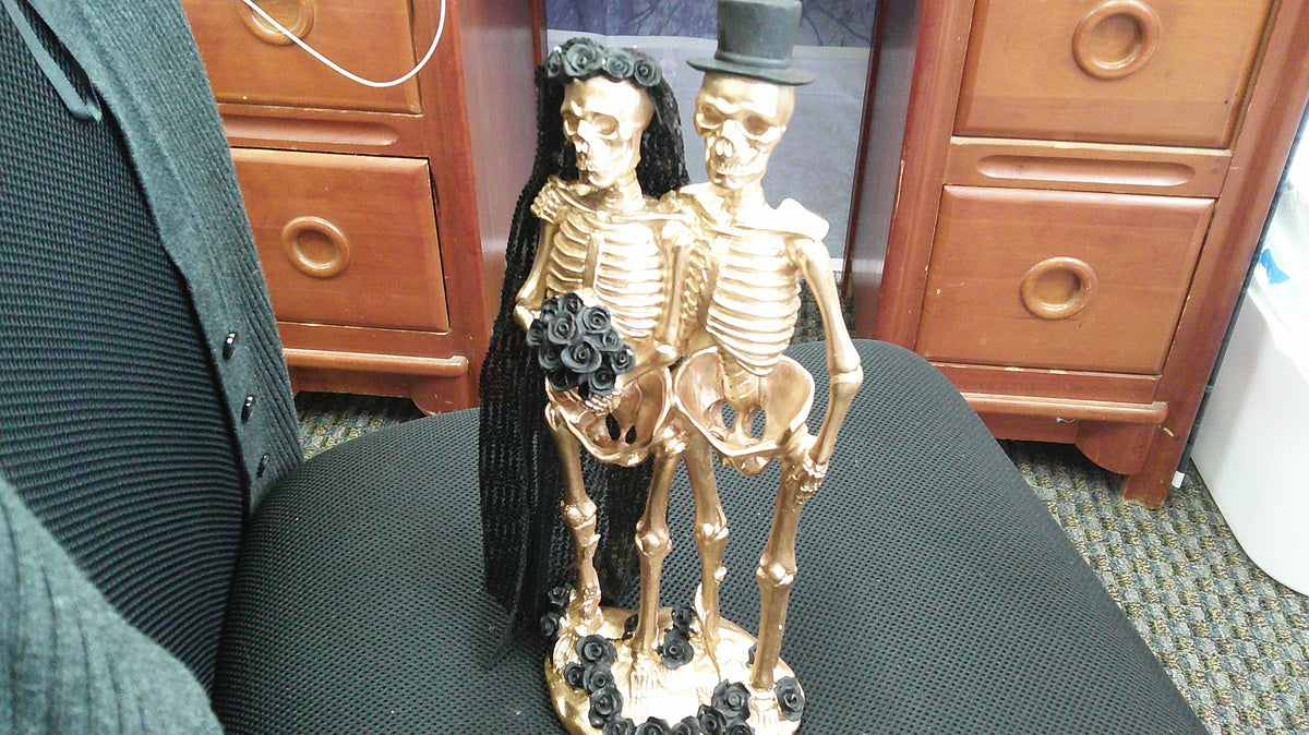 (P) Gold Bride & Groom Skeleton 10/23/26