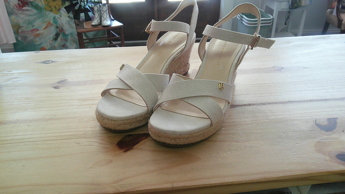 (D) Tommy Hilfiger Tan Wedge 7.5 9/18/26