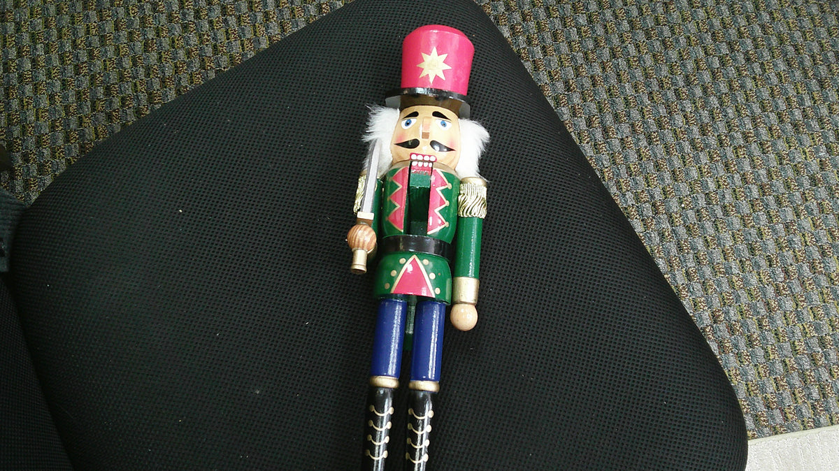 (P) Wooden Nutcracker Soldier 10/23/26