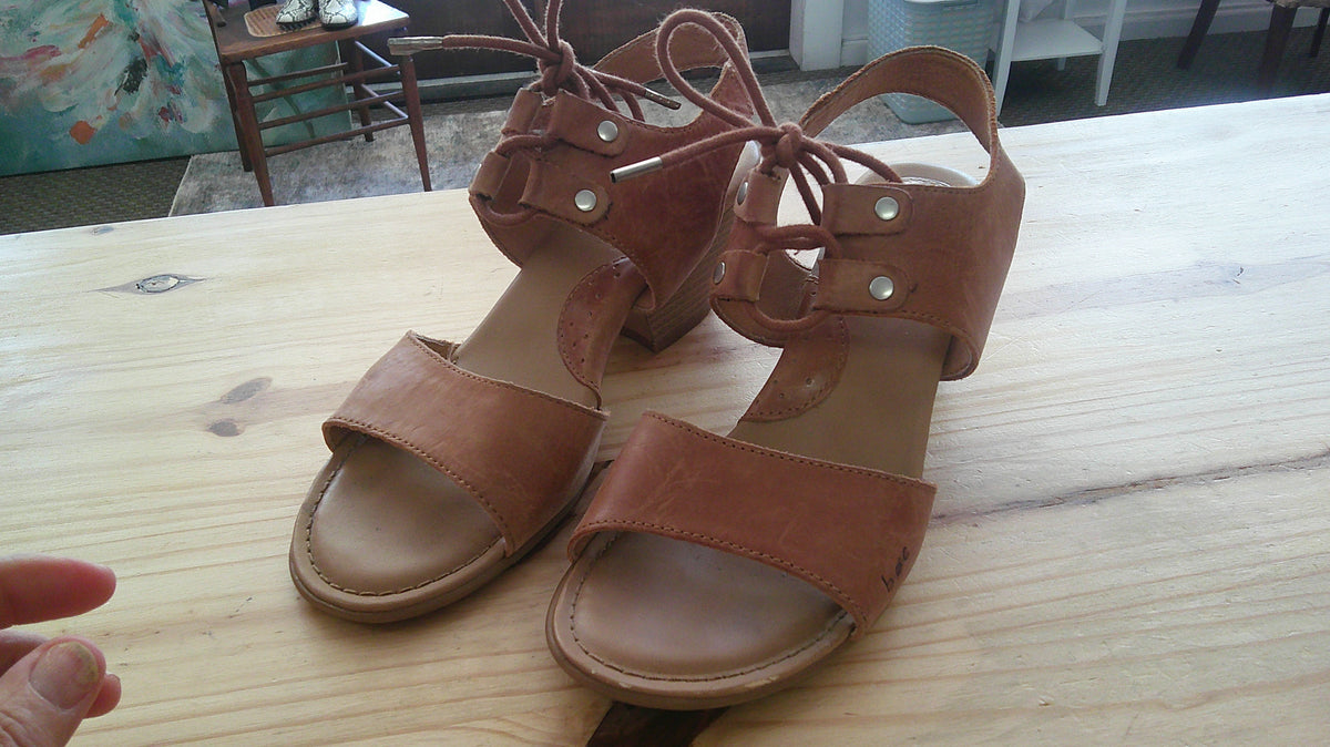 (D) B.O.C. Leather Sandal 8M 9/18/26