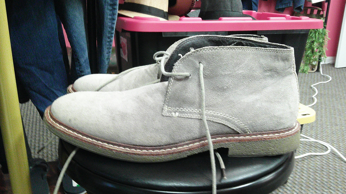 (P) Vince Camuto Suede Mens 9.5 Shoes 10/8/26