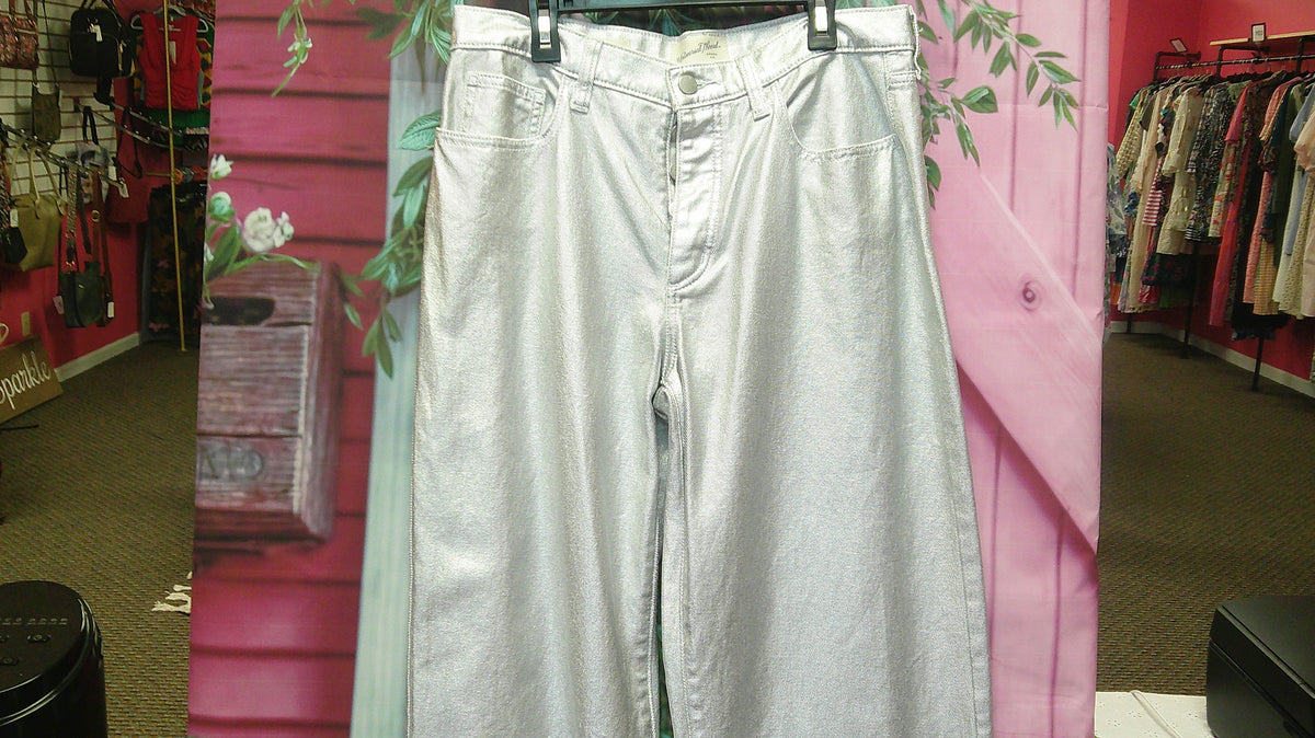 (D) Universal Thread Silver Jeans 4R 10/2/26