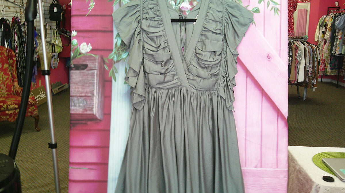 (D) Entro Sage Green Dress M 10/14/26