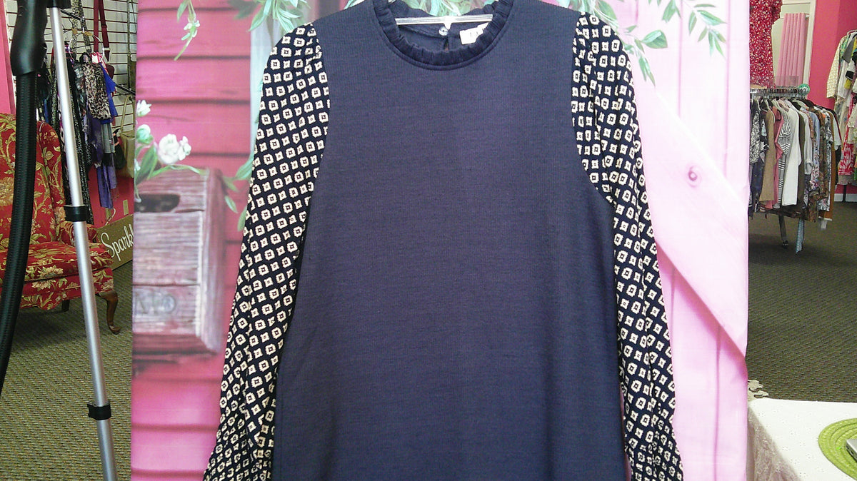 (D) THML Womans Sweater M 10/14/26