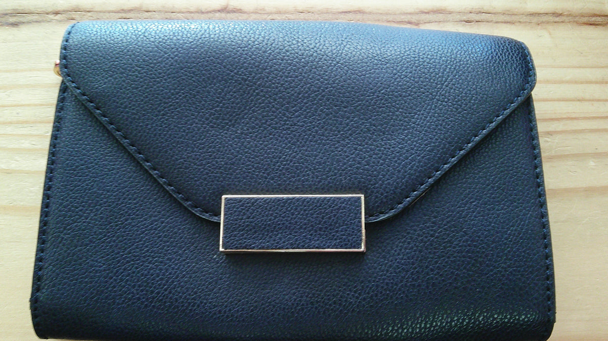 (D) Charming Charlie faux leather clutch 10/15/26