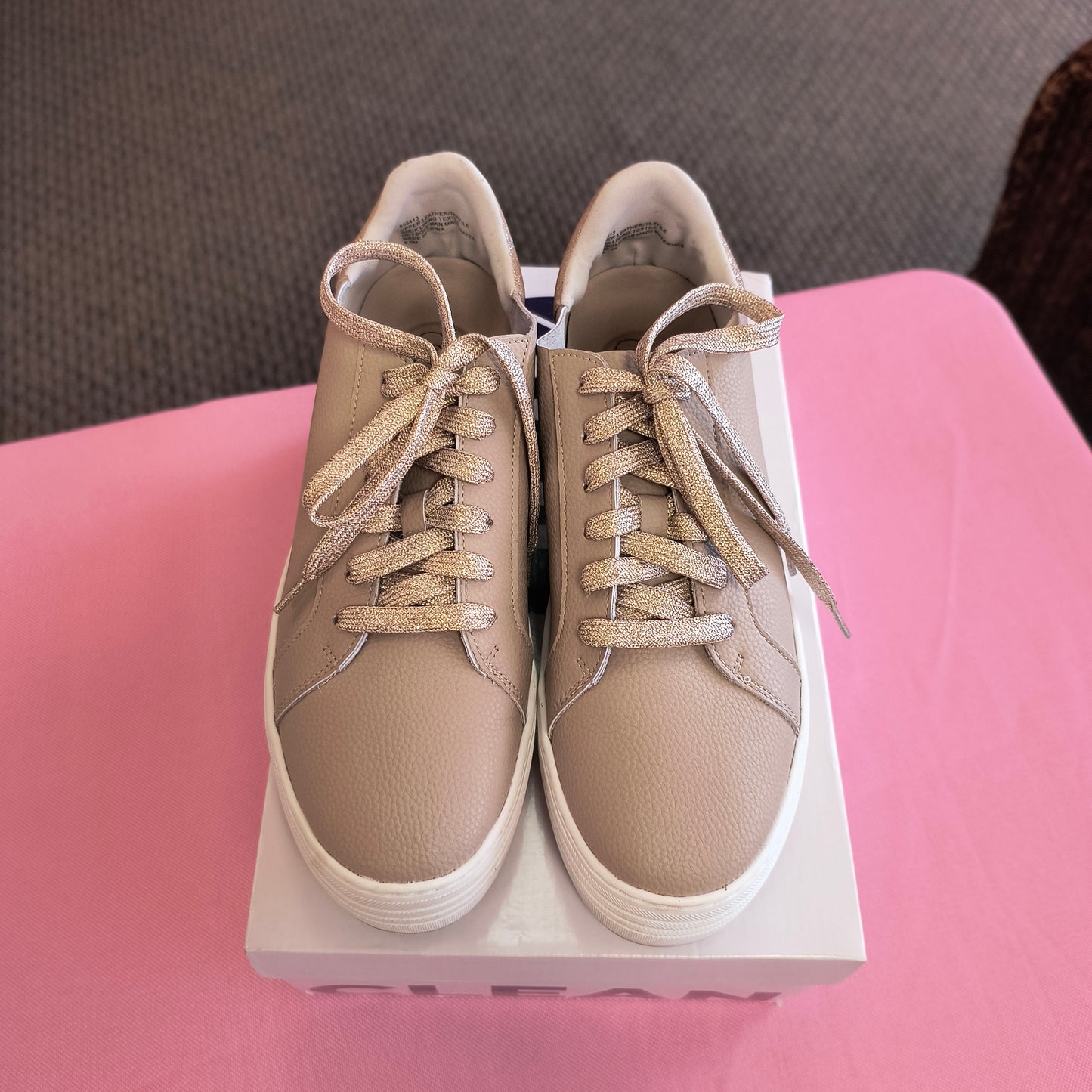 Joy Comfort Sneaker 9.5 6/4/26