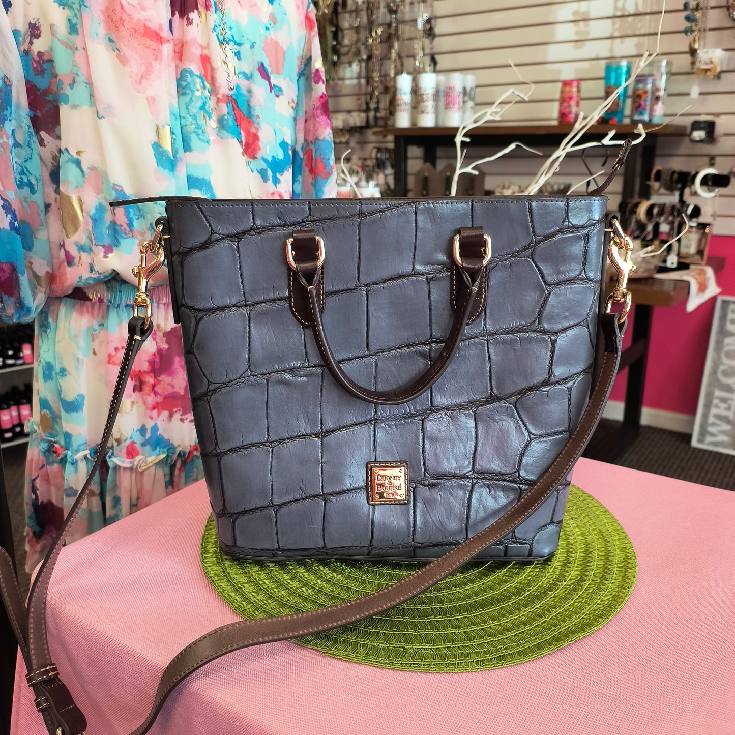 Dooney & Bourke Embossed bag 6/12/26