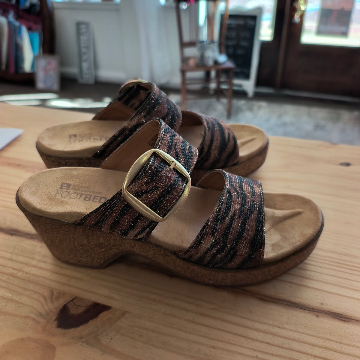 D)WM wedge sandals 9 10/3/26
