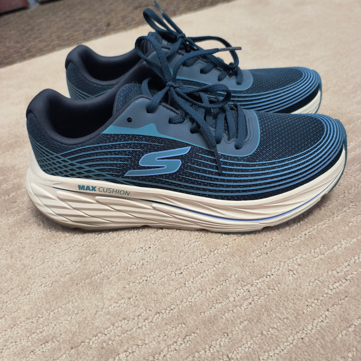 P)Skechers Max 9.5 10/1/26