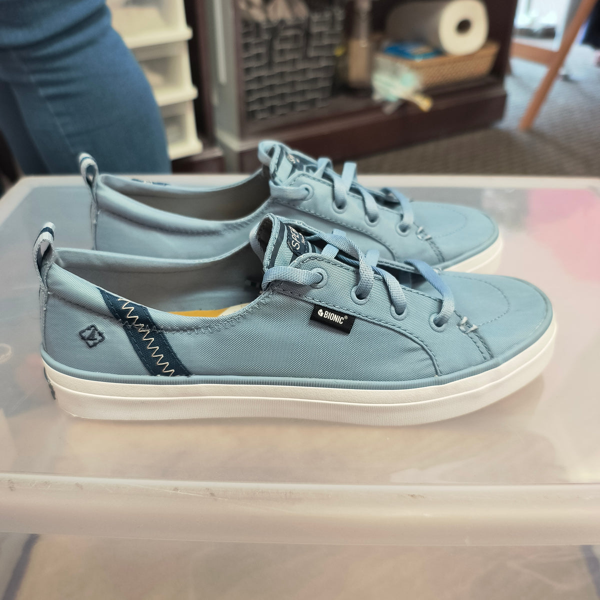 D)Sperry sneakers 7.5 10/8/26