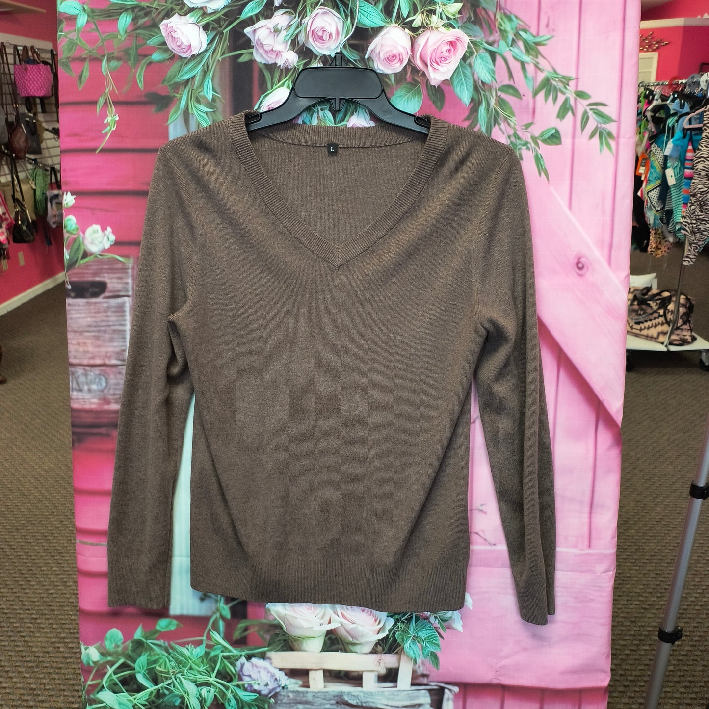 Brown v-neck sweater L 8/7/26