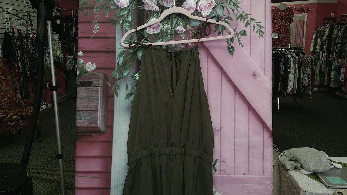 (D) It's Olive Green Jumper M 10/17/26