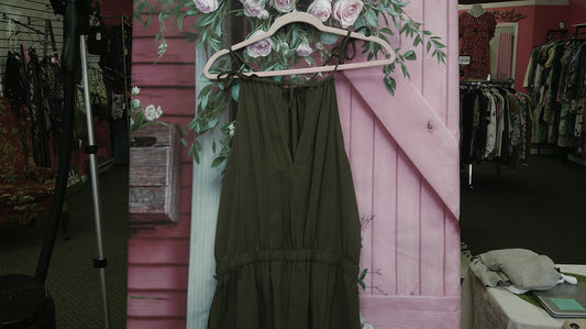 (D) It's Olive Green Jumper M 10/17/26
