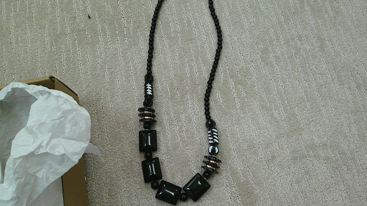 (P) Vintage Black Bead Necklace 10/23/26