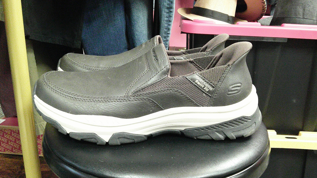 (P) Sketchers 9 shoes mens 10/8/26