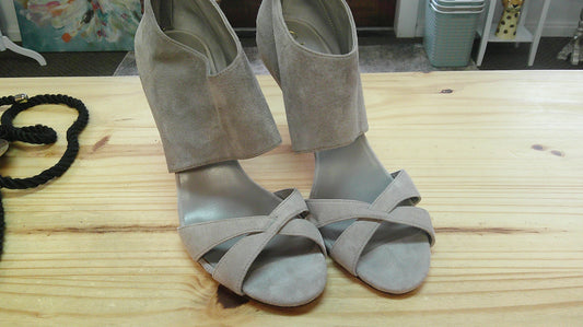 (D) Cole Haan Grey Heel 9.5 10/2/26