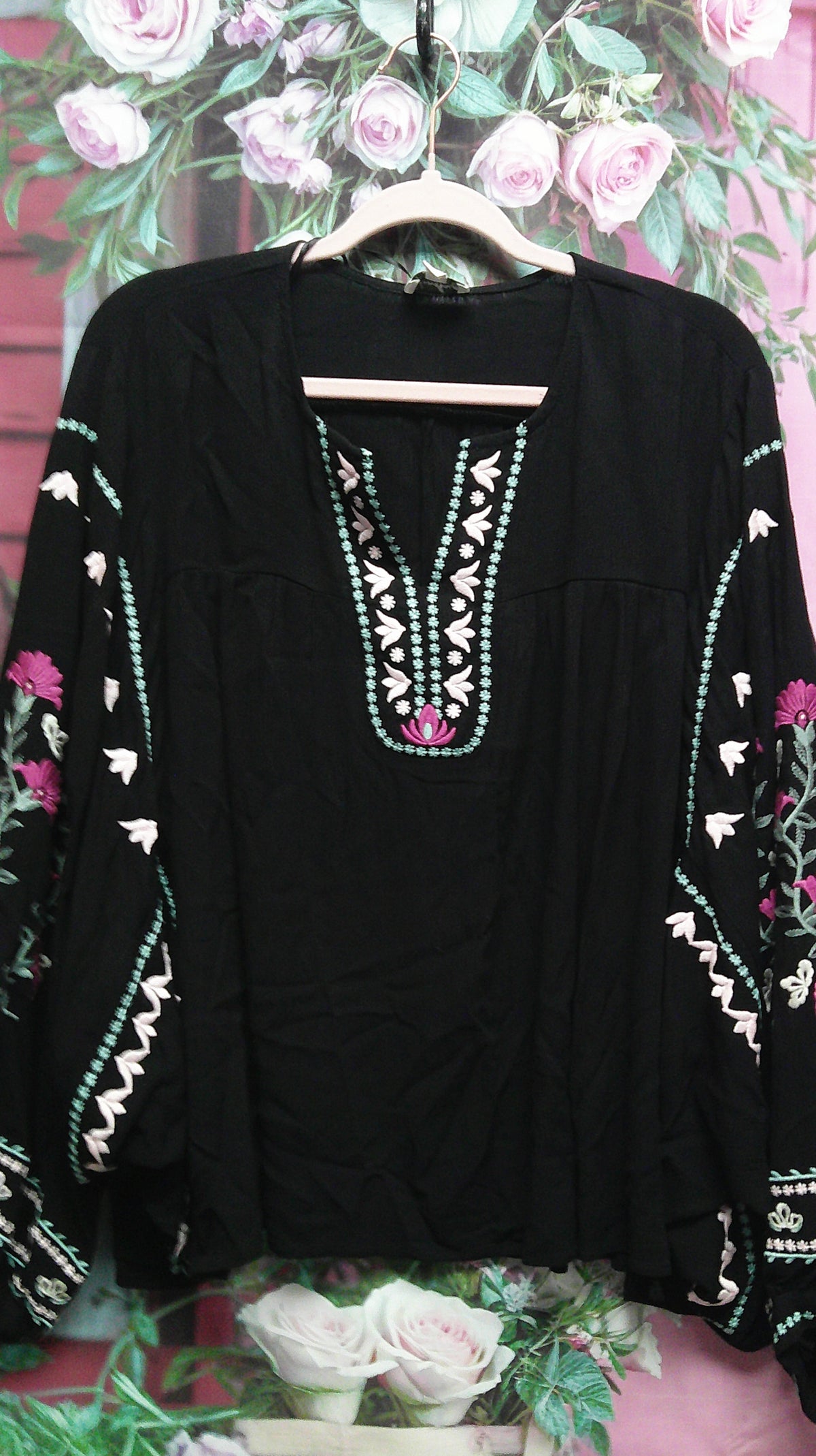 (P) Wonderly embroidered XL top 10/8/26