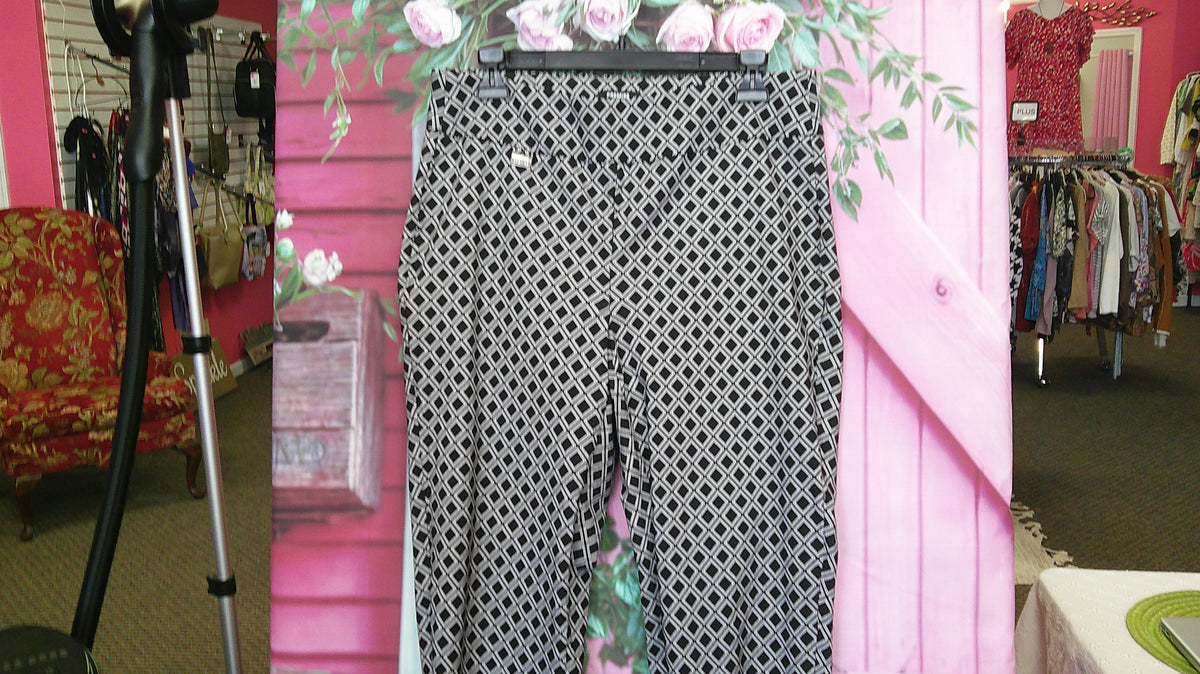 (D) Premise B/W Womans Pants 14W  10/14/26