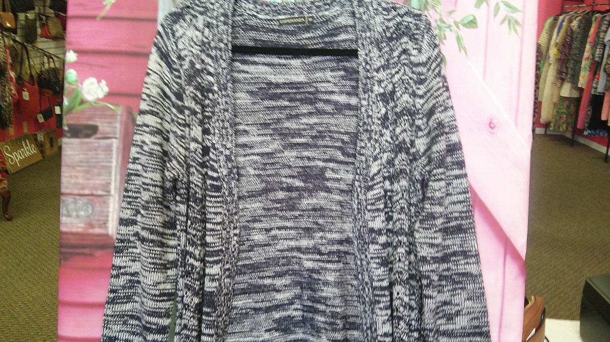 (D) Esperanza B/W Long Cardigan M 9/18/26