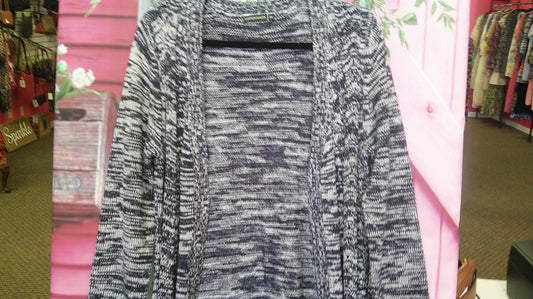 (D) Esperanza B/W Long Cardigan M 9/18/26