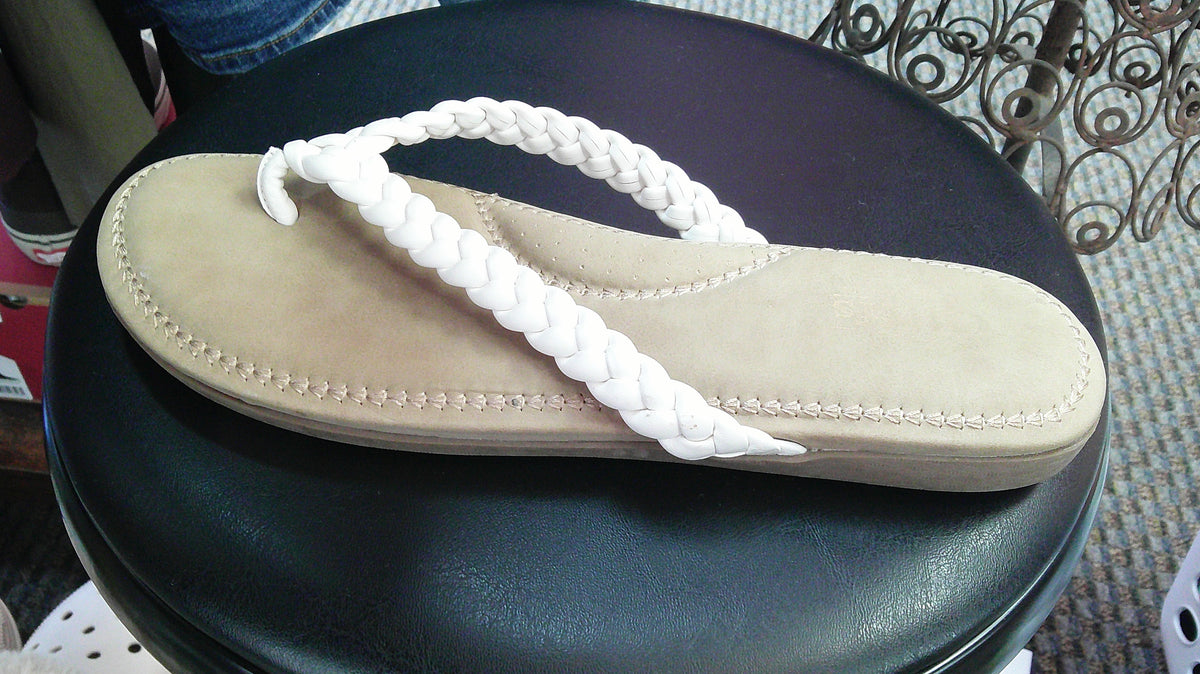 (P) Cliffs white 7.5 sandals 10/22/26
