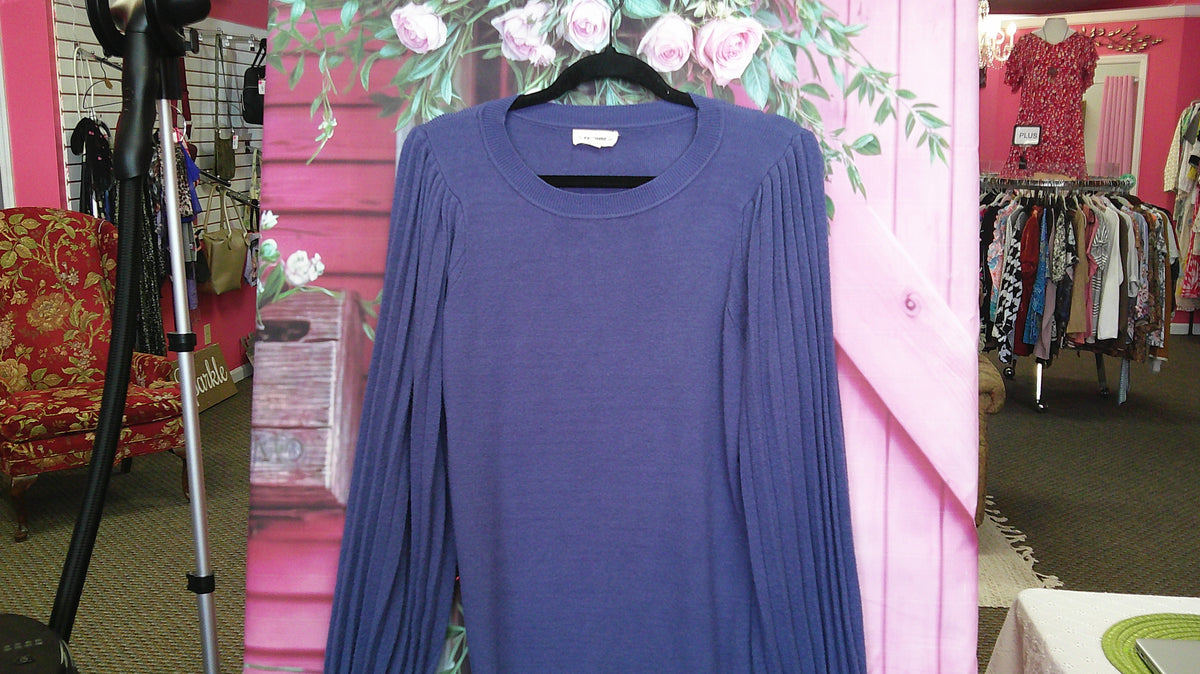 (D) ee:some Womans Sweater Top S