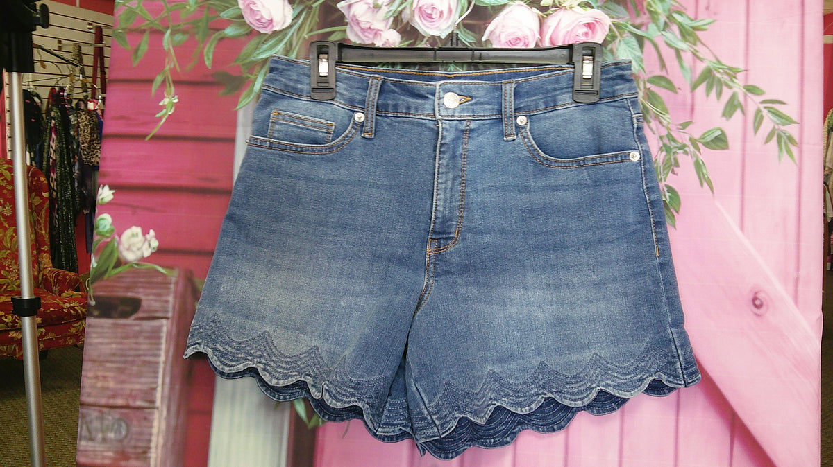 (D) Crown & Ivy Jean Shorts 6  10/14/26