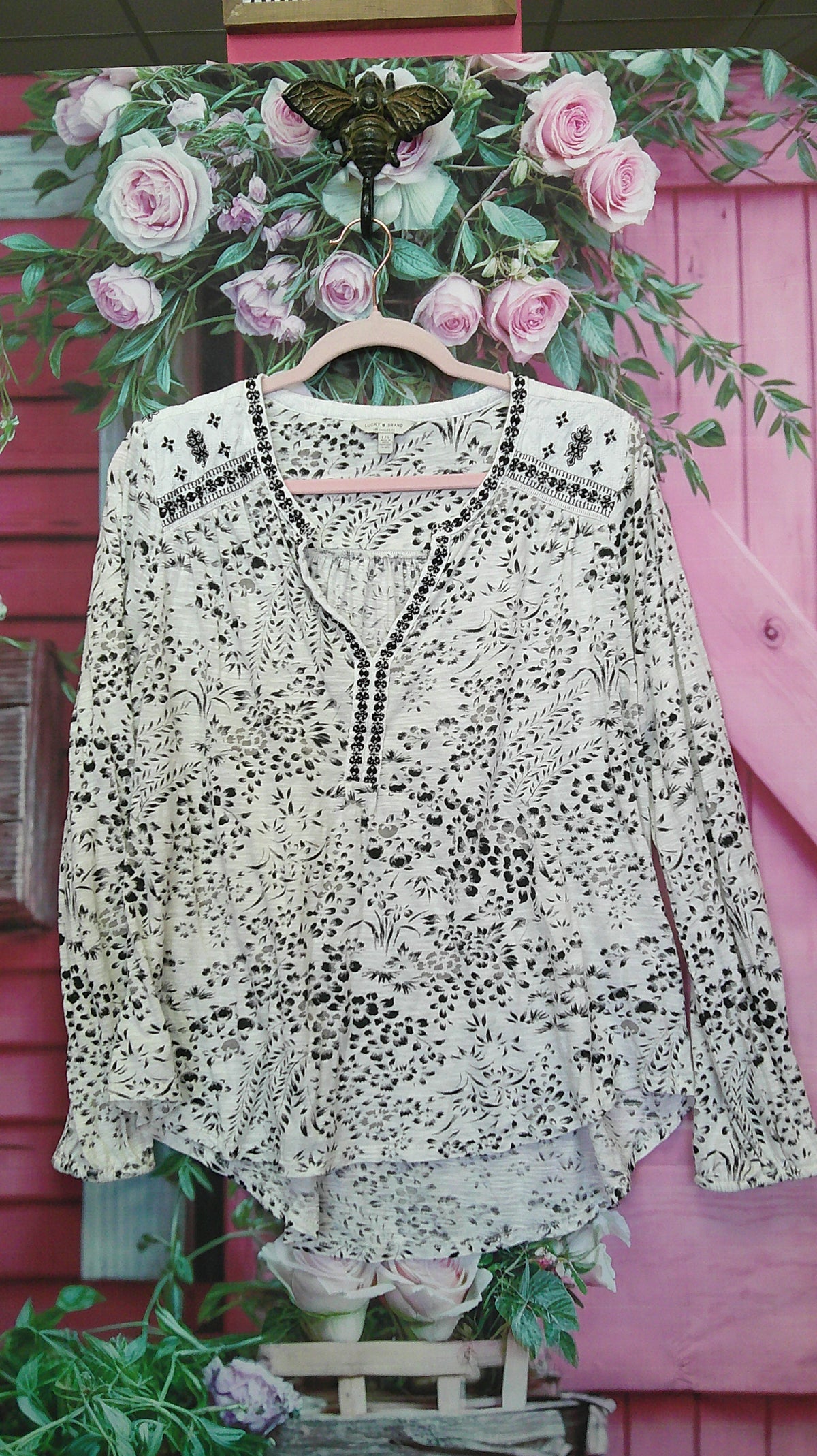 (P) Lucky Brand B/W Top XL 9/18/26