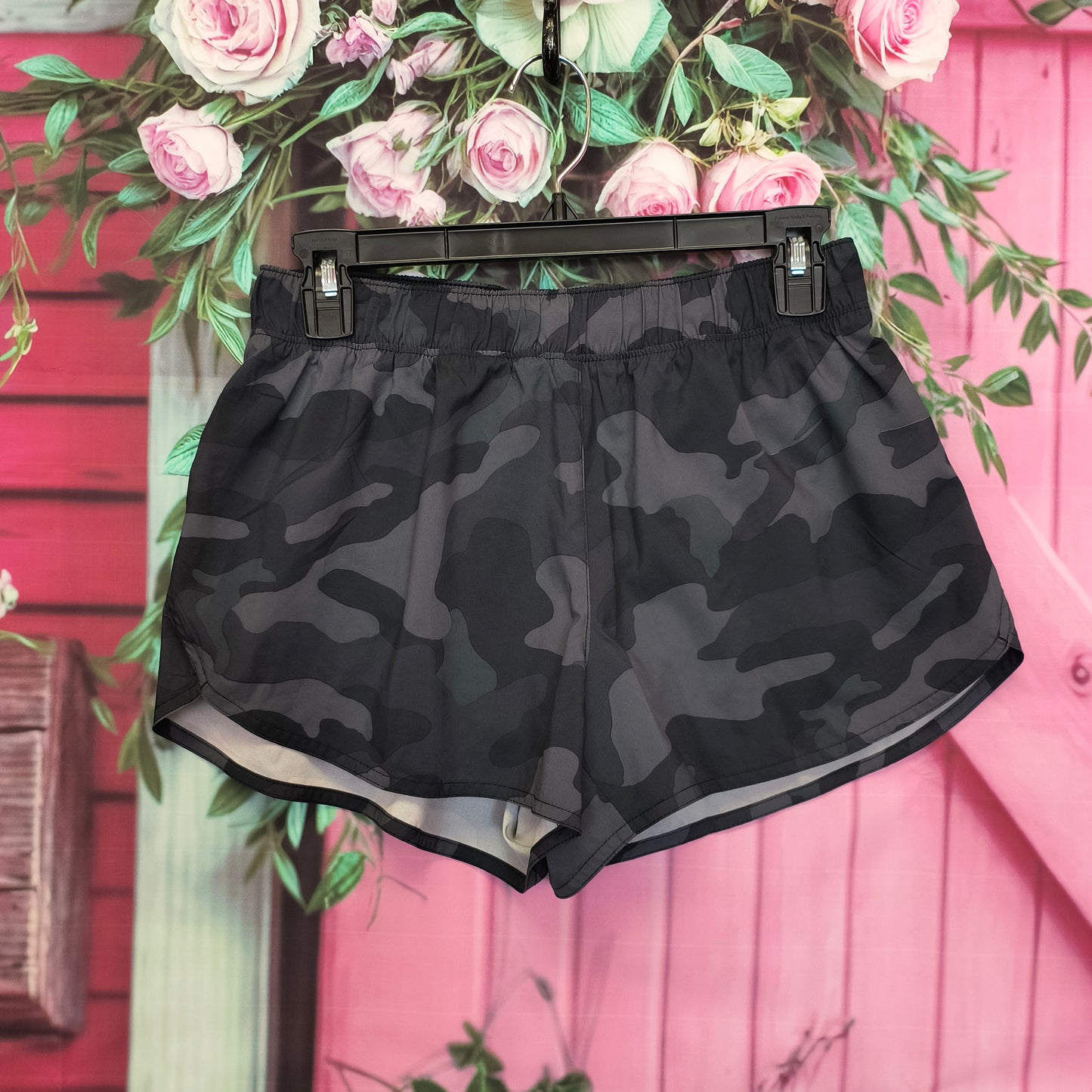 Old Navy Black Gray Camo active shorts S 7/23/26