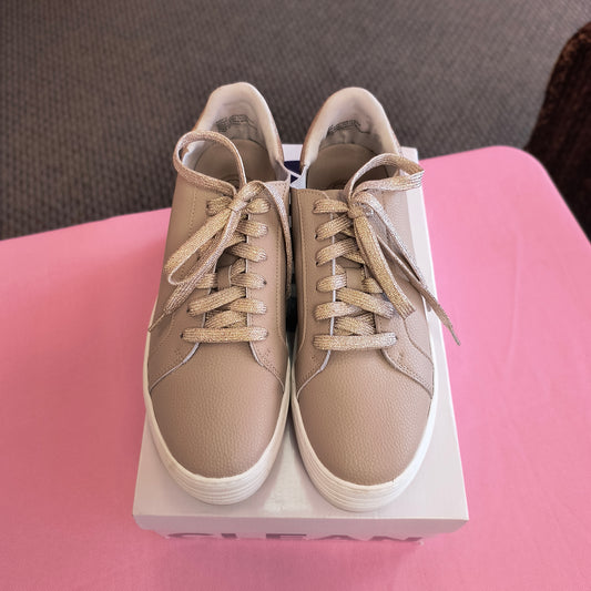 Joy Comfort Sneaker 9.5 6/4/26