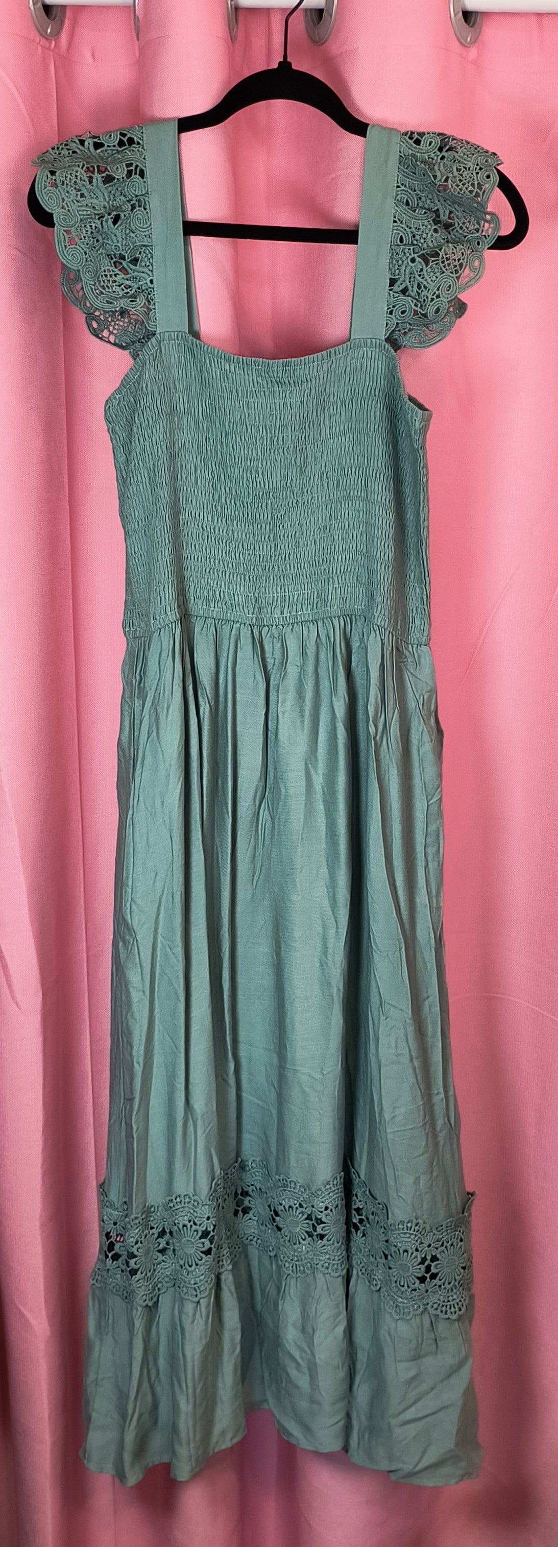 Zesica sleeveless smocked dress Large