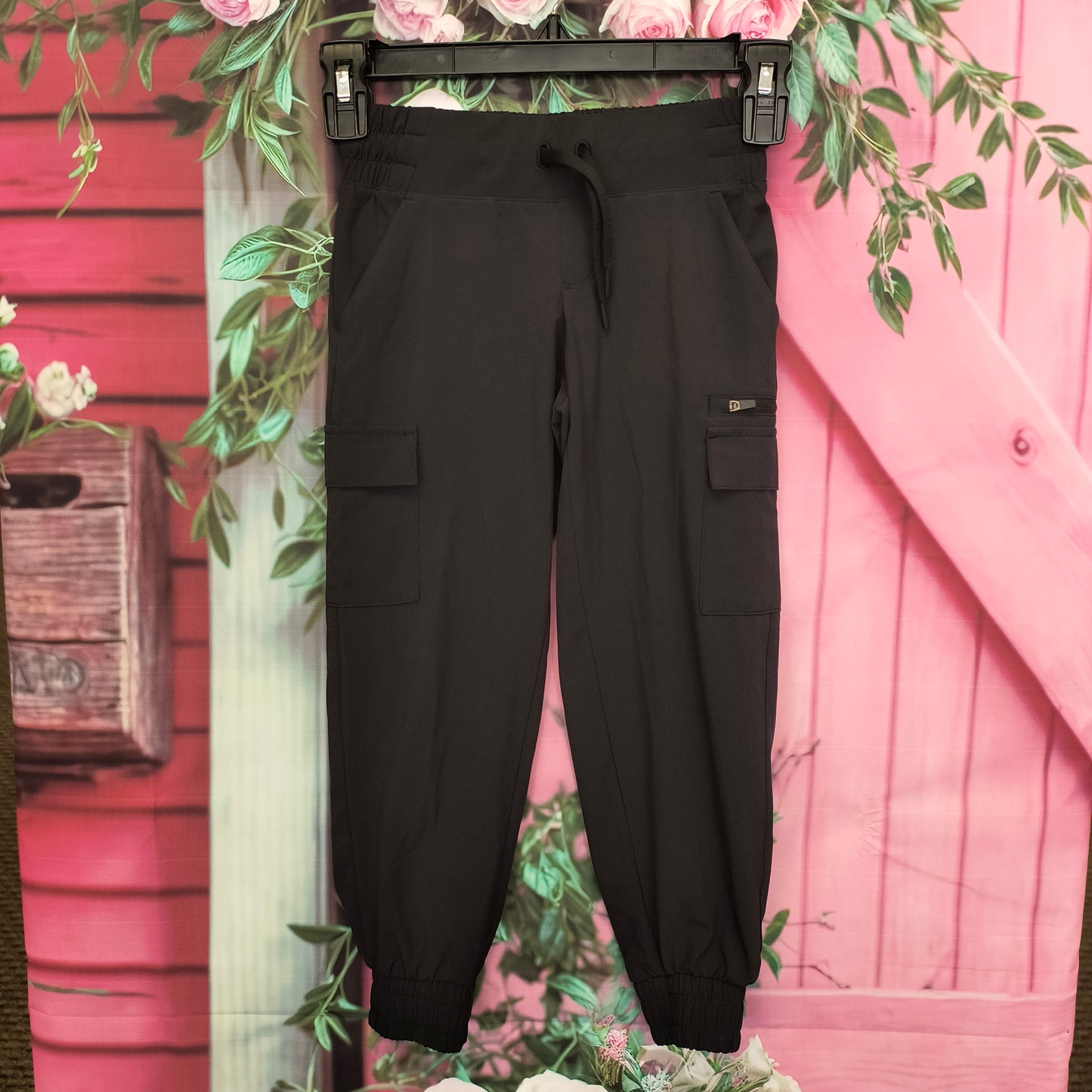 Black all in motion girls black joggers 4/5 7/18/26