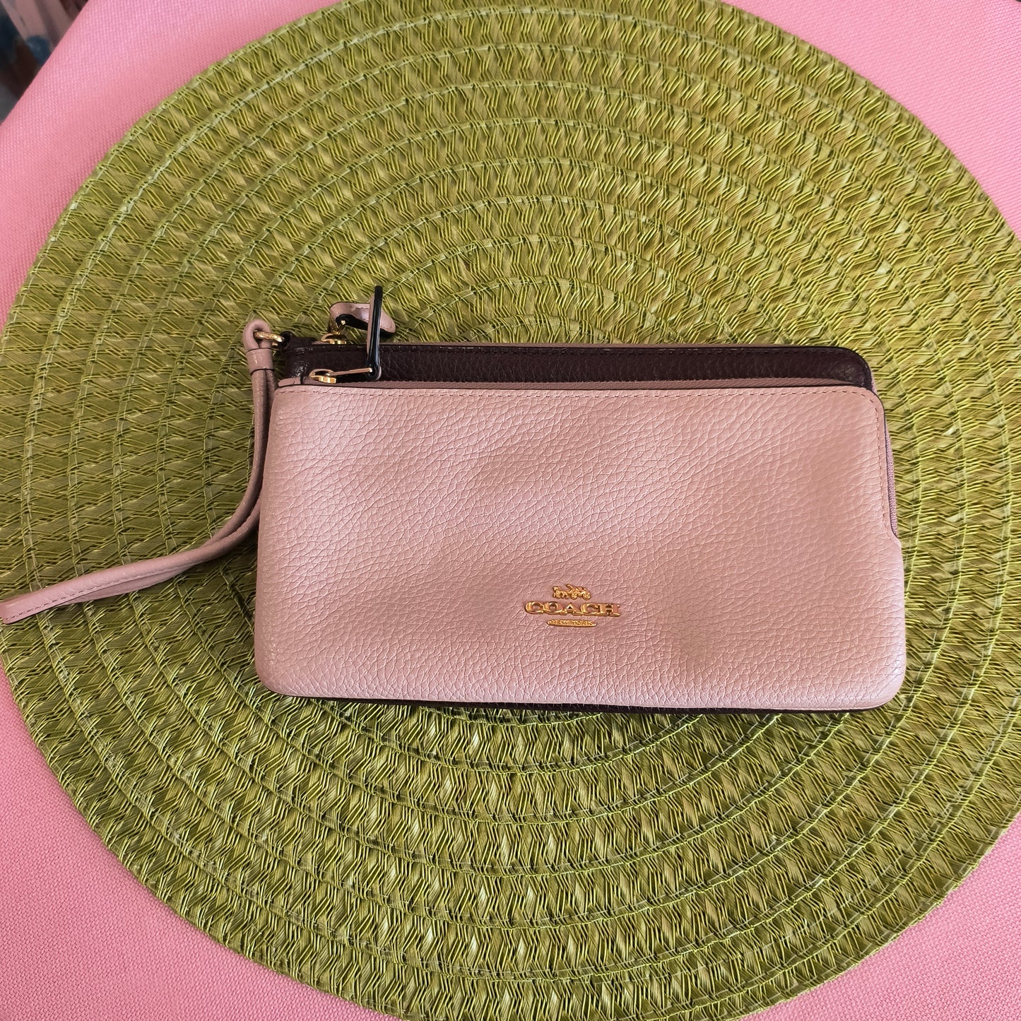 Coach Wristlet 6/12/26