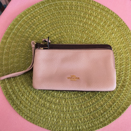 Coach Wristlet 6/12/26