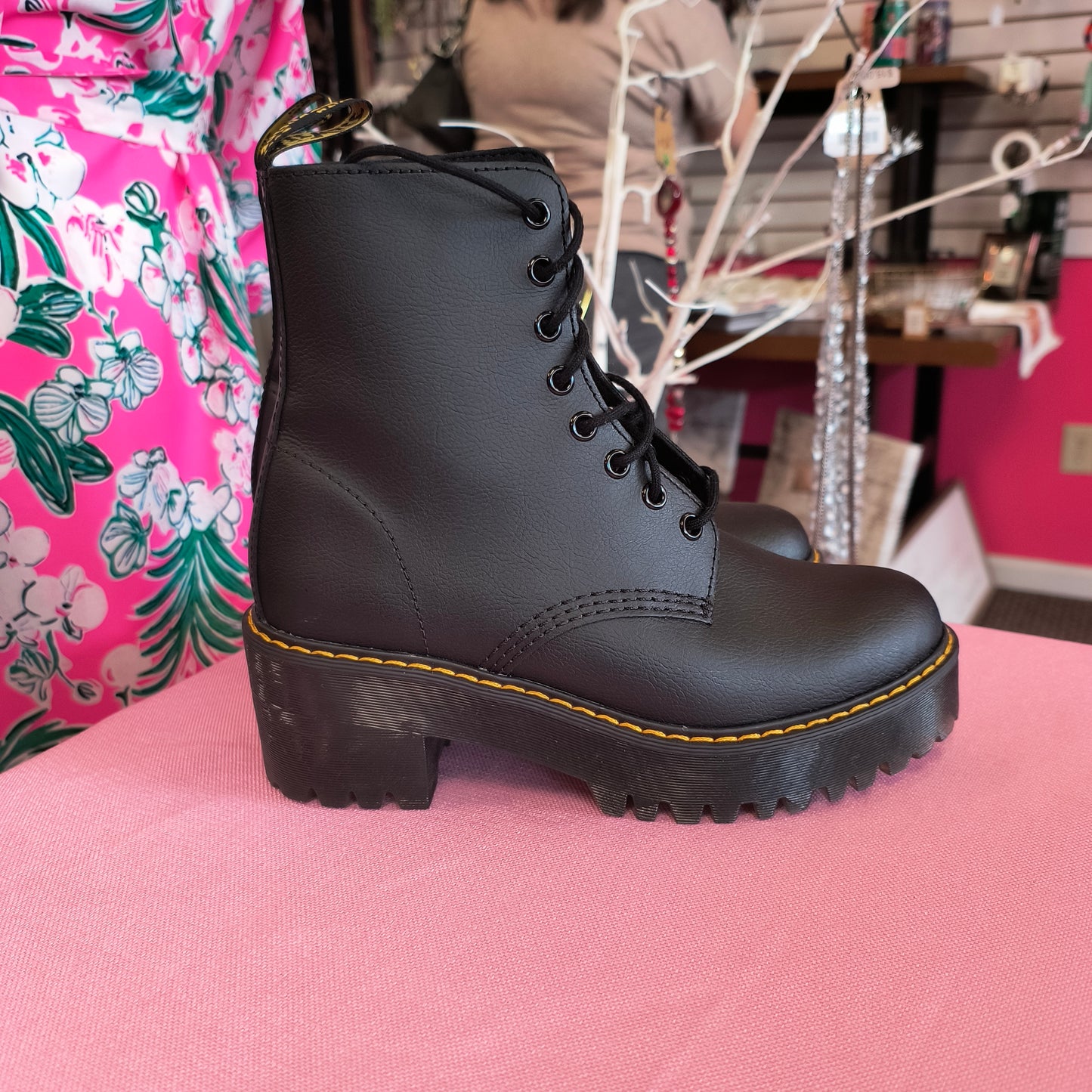 Dr. Martens 7 5/23/26