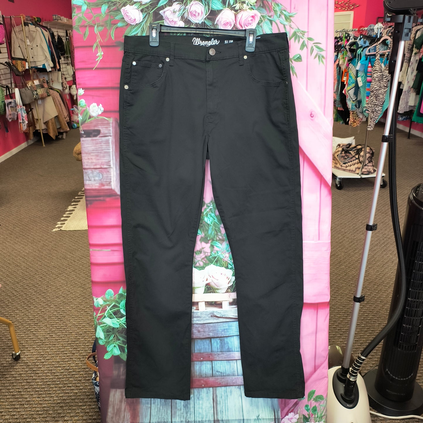 Wrangler black retro straight jeans 36X34 8/7/26