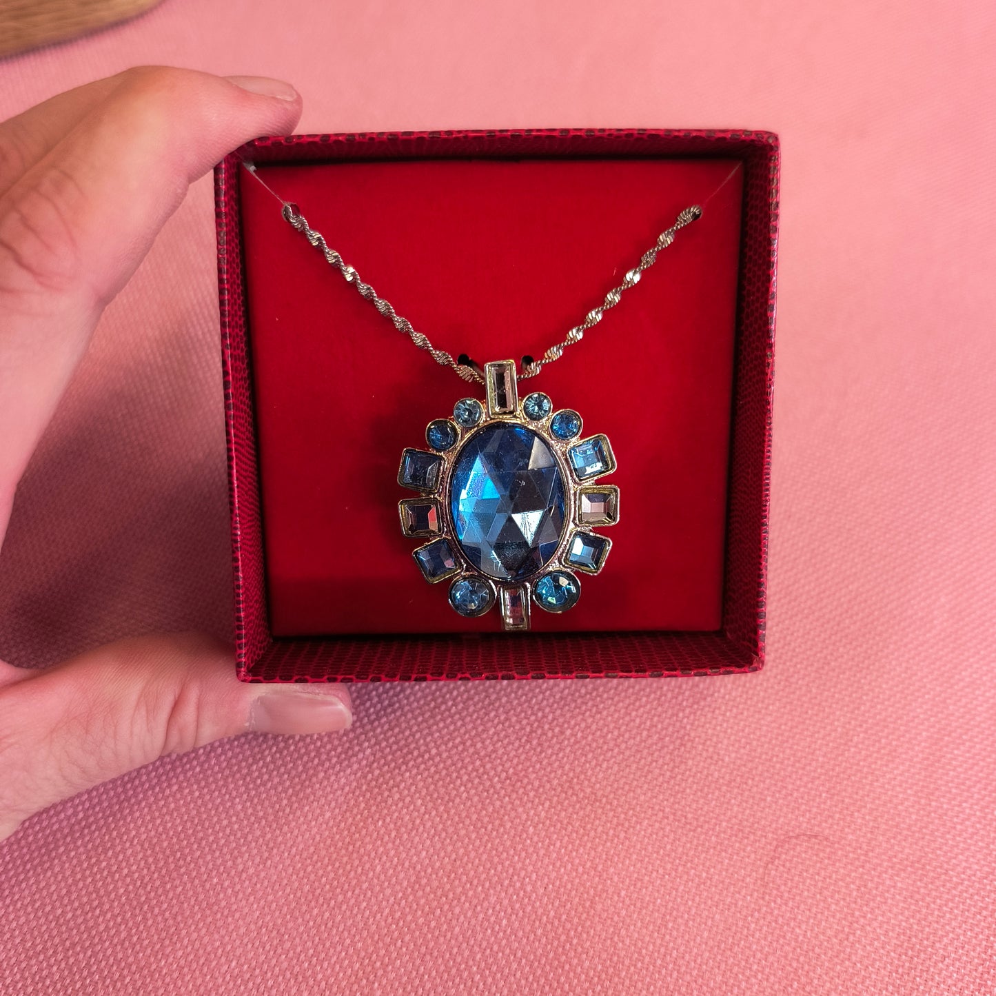 Glam & glow necklace 5/28/26