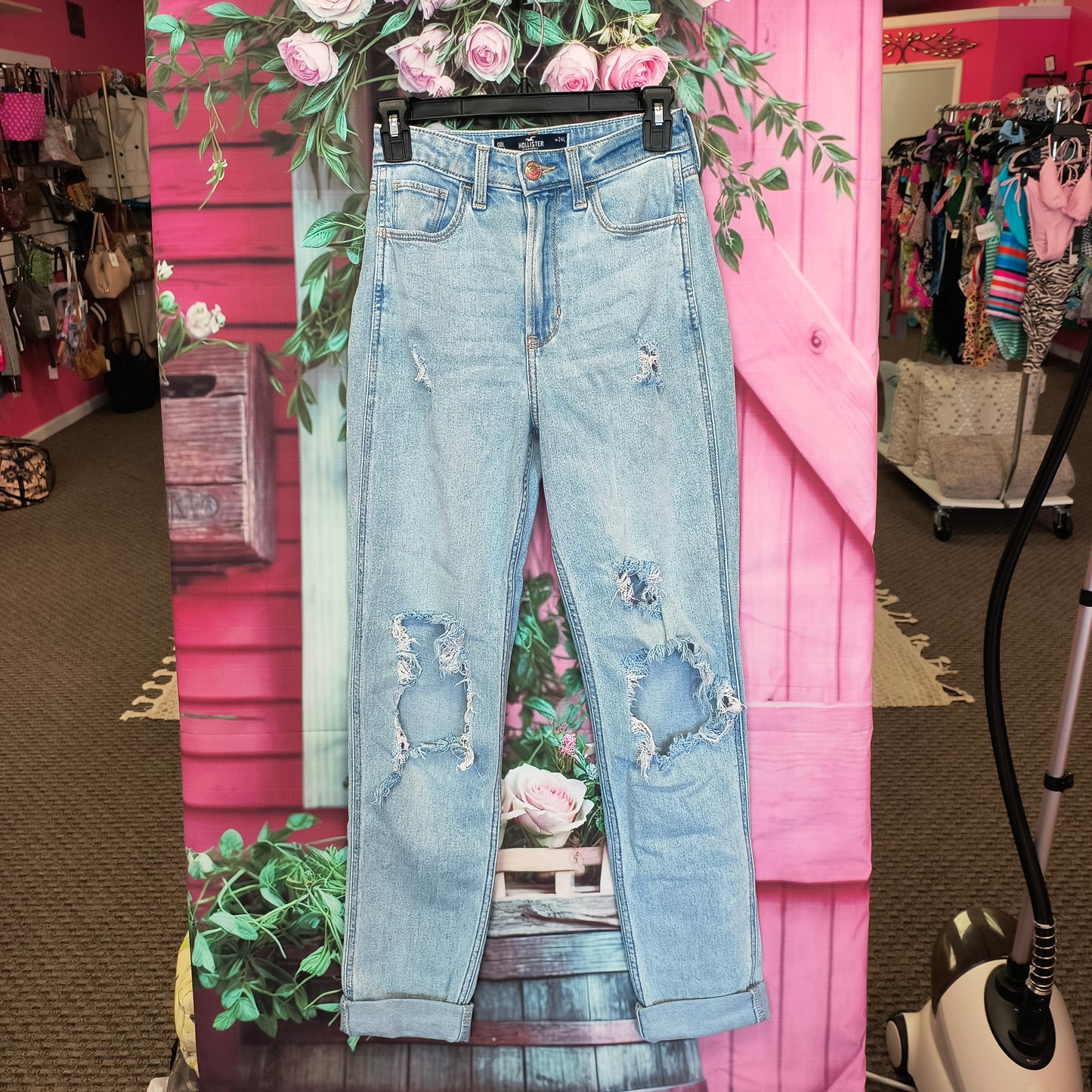 Hollister Distressed jeans 00L 7/23/26