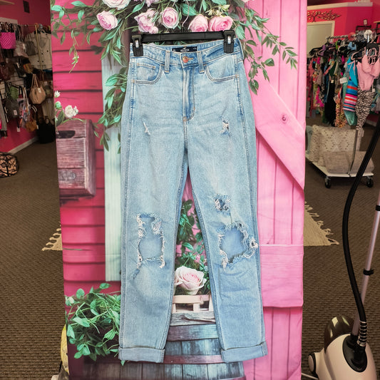 Hollister Distressed jeans 00L 7/23/26